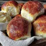 Texas Roadhouse rolls copycat - featured image